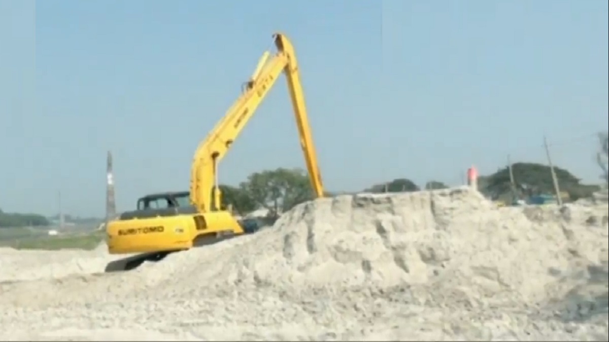 তুরাগ তীরে অবৈধ স্থাপনা উচ্ছেদ অভিযান