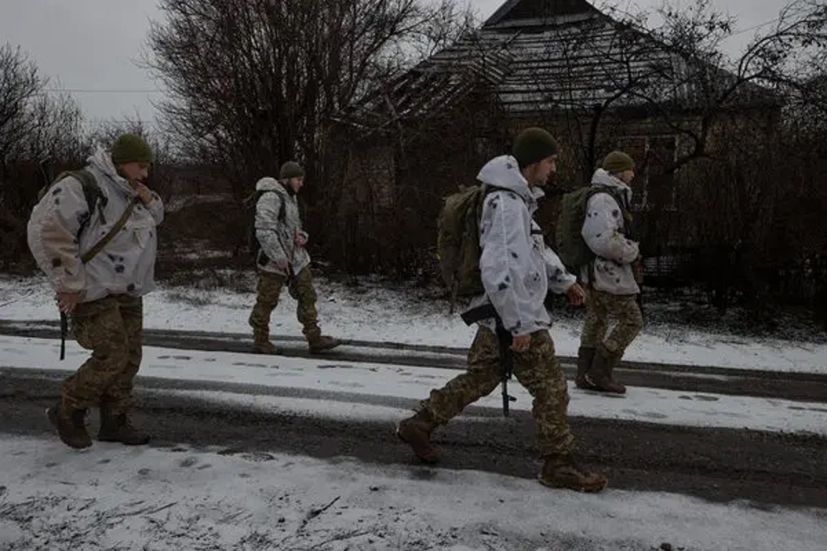 এবার নাগরিকদের ইউক্রেন ত্যাগের নির্দেশ দিলো অস্ট্রেলিয়াসহ বেশ কয়েকটি দেশ