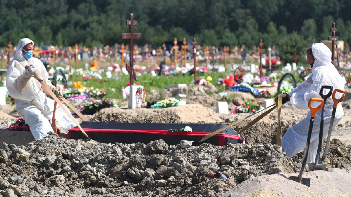 করোনায় বিশ্বে আরও ১২ হাজার মৃত্যু