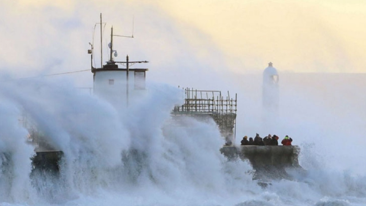‘যুক্তরাজ্যের ইতিহাসে অন্যতম এই তাণ্ডব আবহাওয়াবিদদের জন্য কেস স্টাডি’