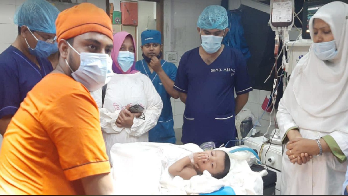 ১২ ঘণ্টা অস্ত্রোপচারের পর আলাদা করা হলো দুই বোনকে