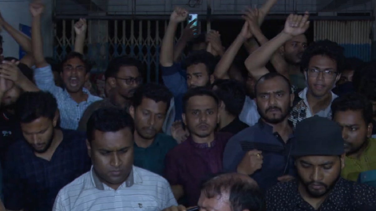 বরিশাল বিশ্ববিদ্যালয়ের ছাত্রদের মারধর করে বিপাকে বিআইডব্লিউটিএর কর্মচারীরা