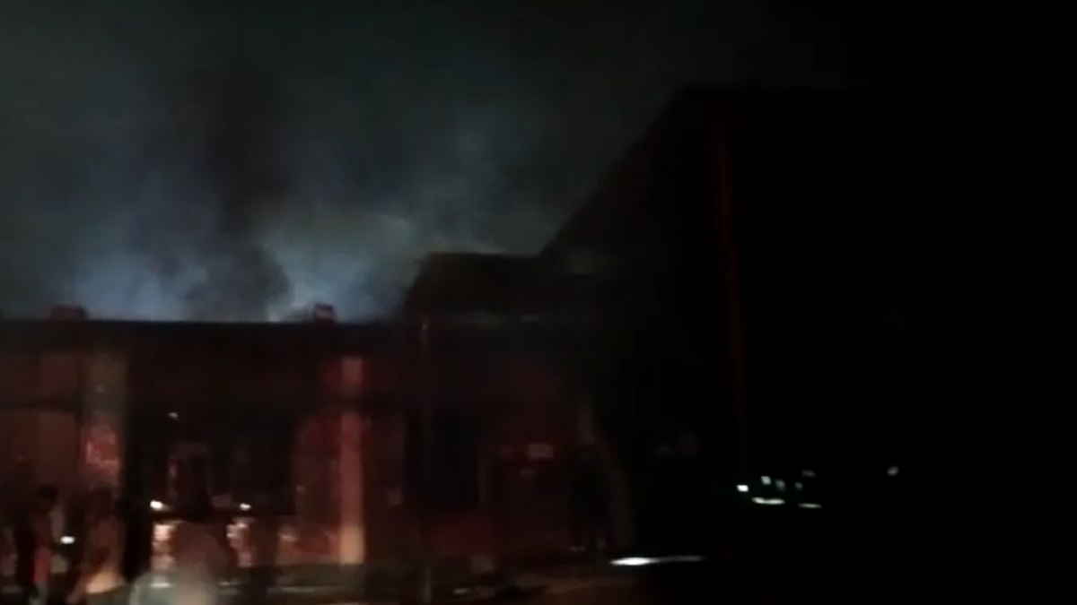 আশুলিয়ায় কারখানায় আগুন, নিয়ন্ত্রণে ফায়ার সার্ভিসের ৬ ইউনিট