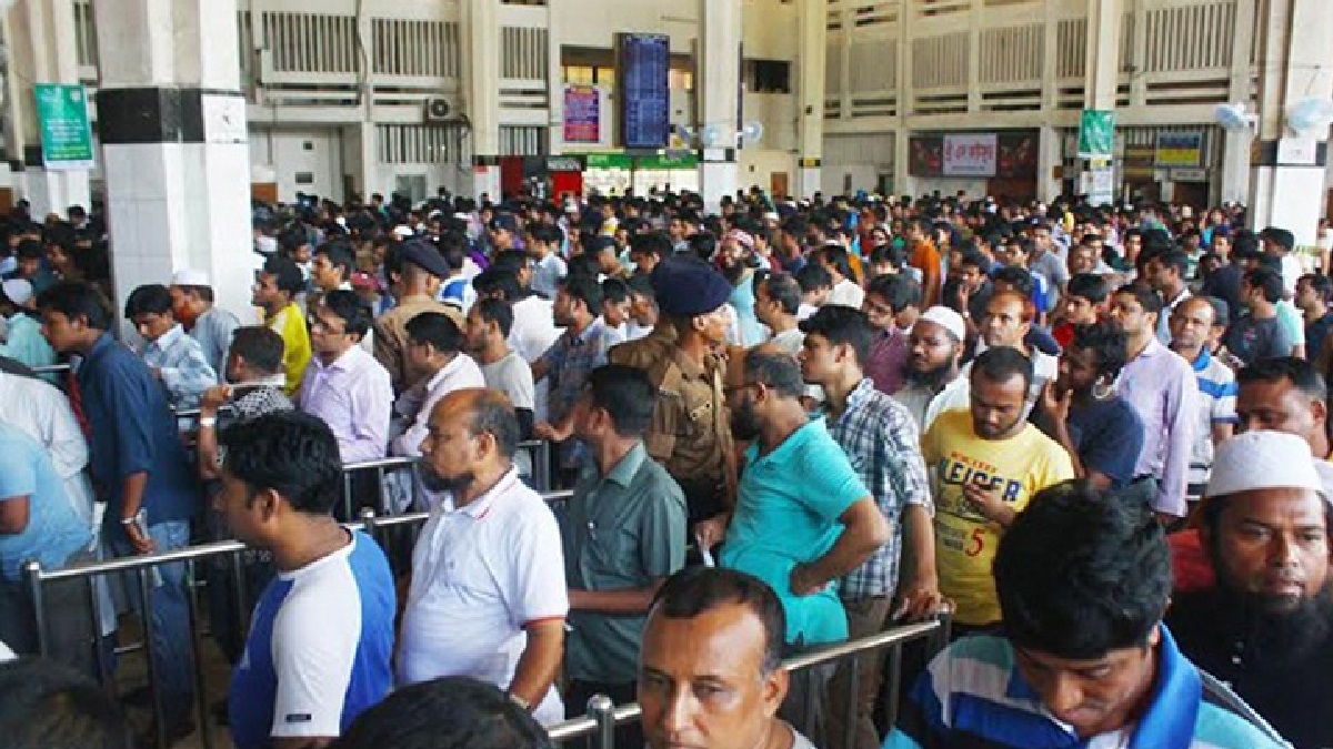 সার্ভার জটিলতা কমলেও টিকিট কাটতে ভোগান্তি রয়েই গেছে