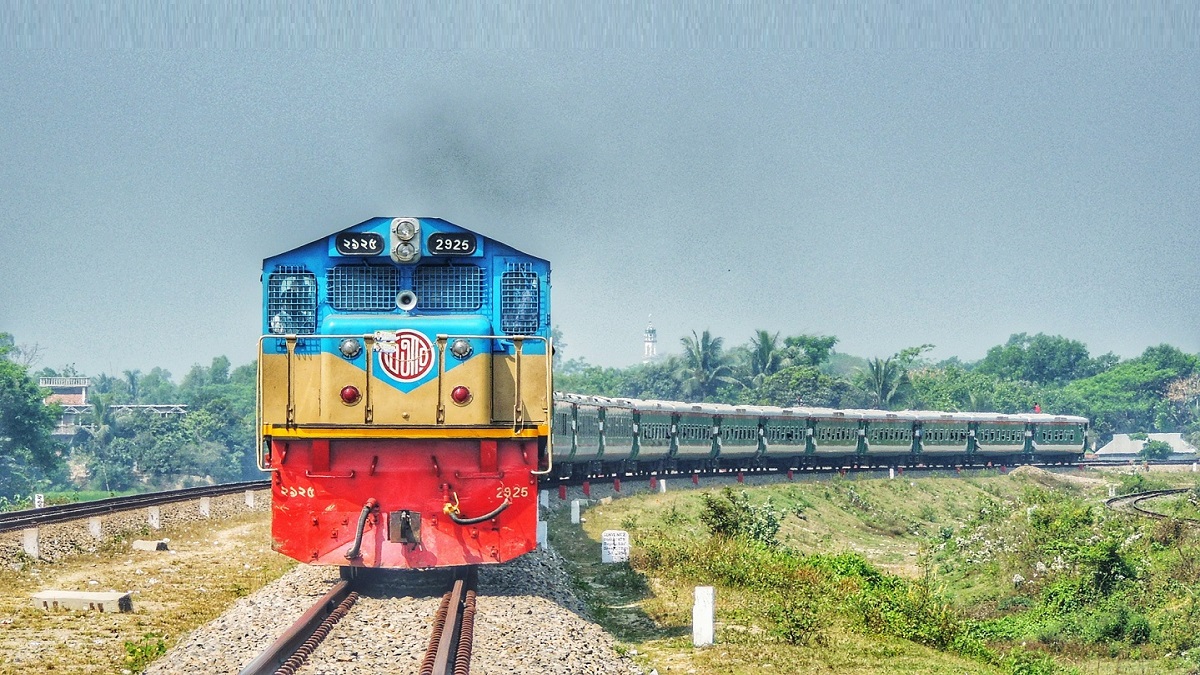 কাল থেকে অনলাইনে পাওয়া যাবে ট্রেনের টিকেট