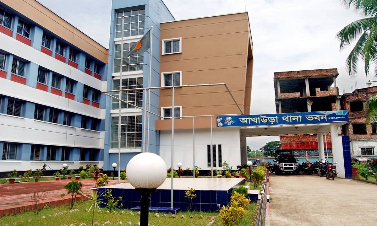 আখাউড়ায় মাদক চোরাকারবারিসহ ওয়ারেন্টভুক্ত ৬ পলাতক আসামি গ্রেফতার