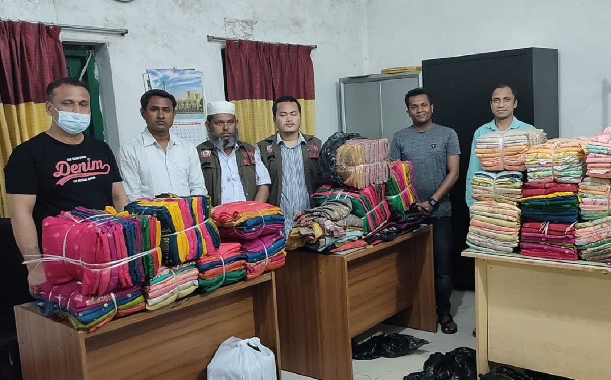 আখাউড়ায় যাত্রীর ব্যাগেজ থেকে বিপুল পরিমাণ ভারতীয় কাপড় জব্দ