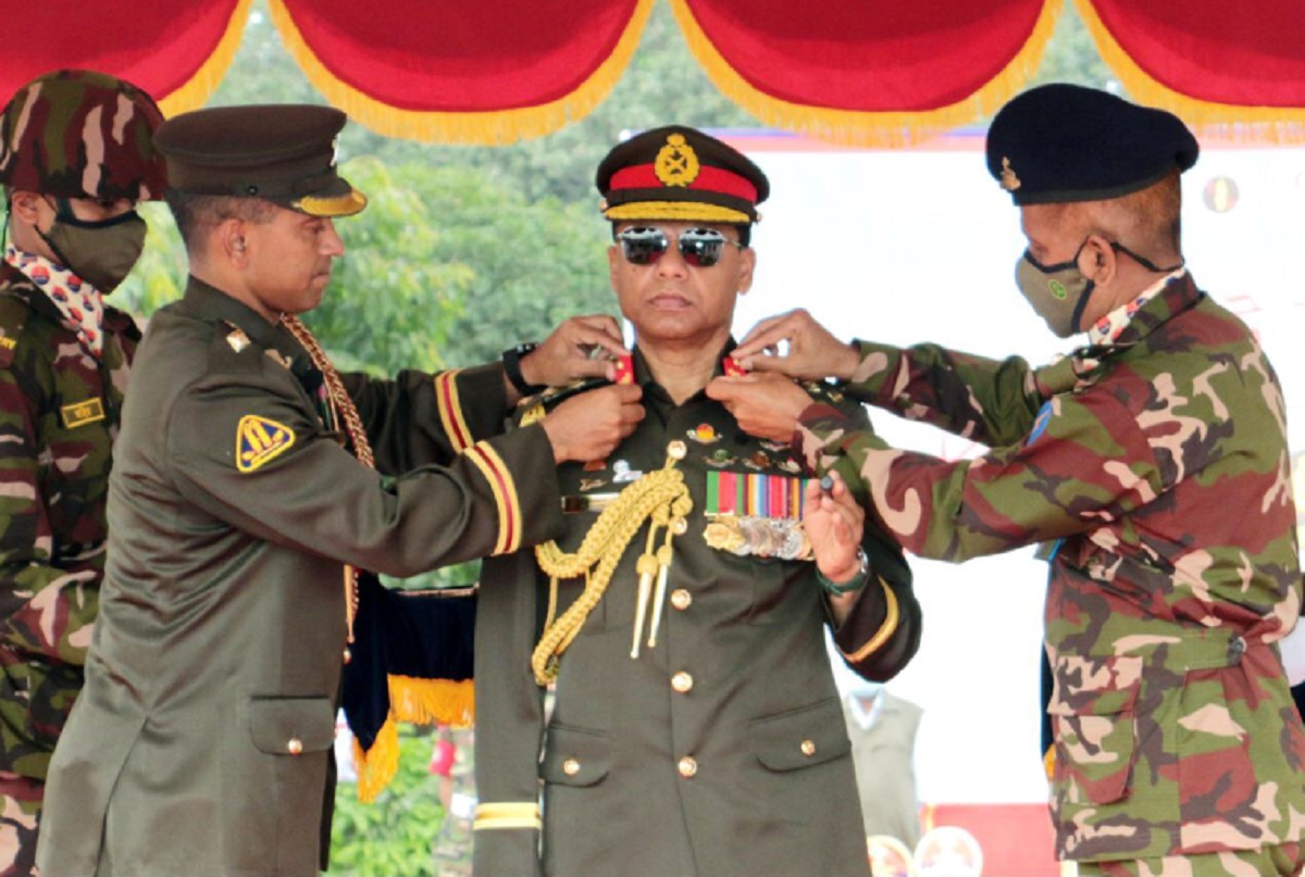 রেজিমেন্ট অব আর্টিলারি এর ‘কর্নেল অব দি রেজিমেন্ট’ হিসেবে অভিষিক্ত সেনাবাহিনী প্রধান