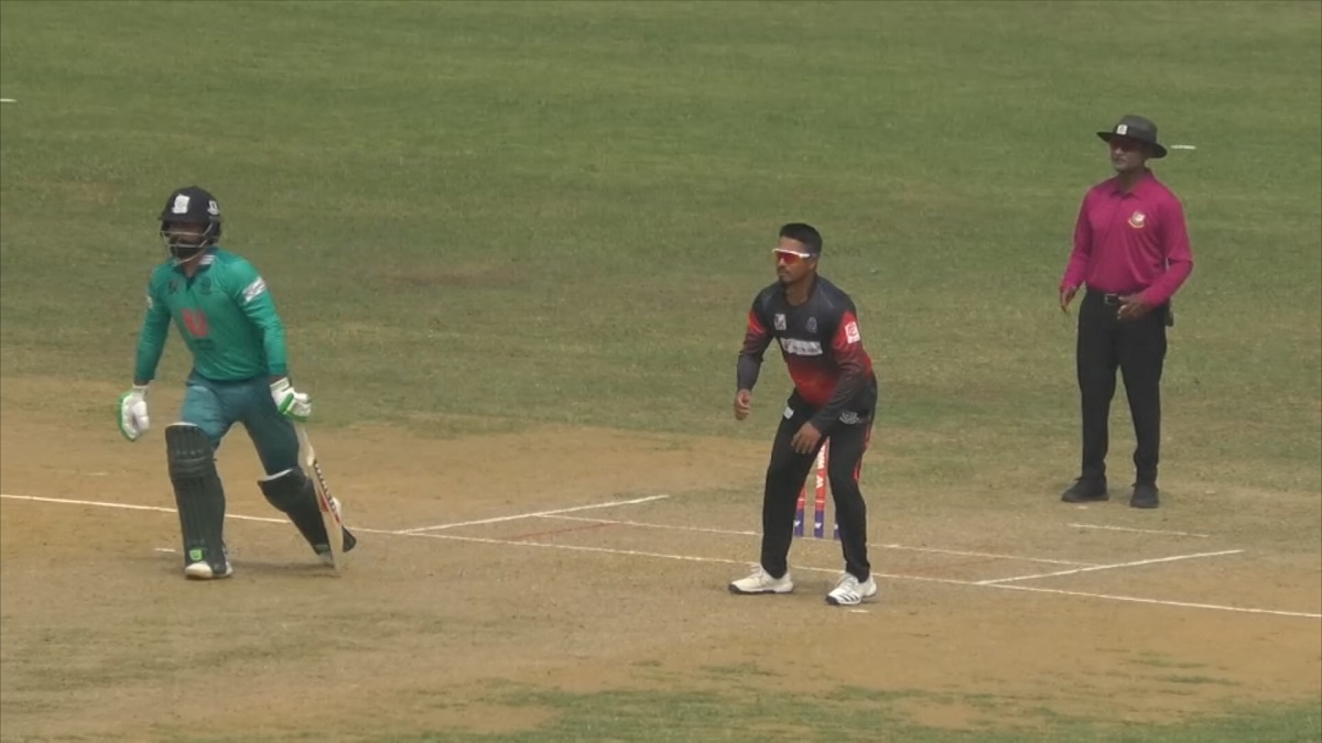 ডিপিএলে বল হাতে আশরাফুলের চমক