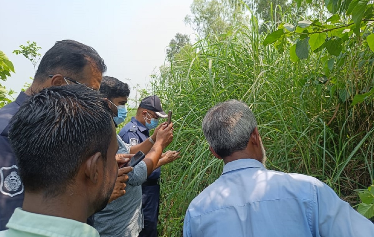 ব্রাহ্মণবাড়িয়ায় পরিত্যক্ত কবরস্থানের গাছ থেকে কঙ্কালসার ঝুলন্ত মরদেহ উদ্ধার