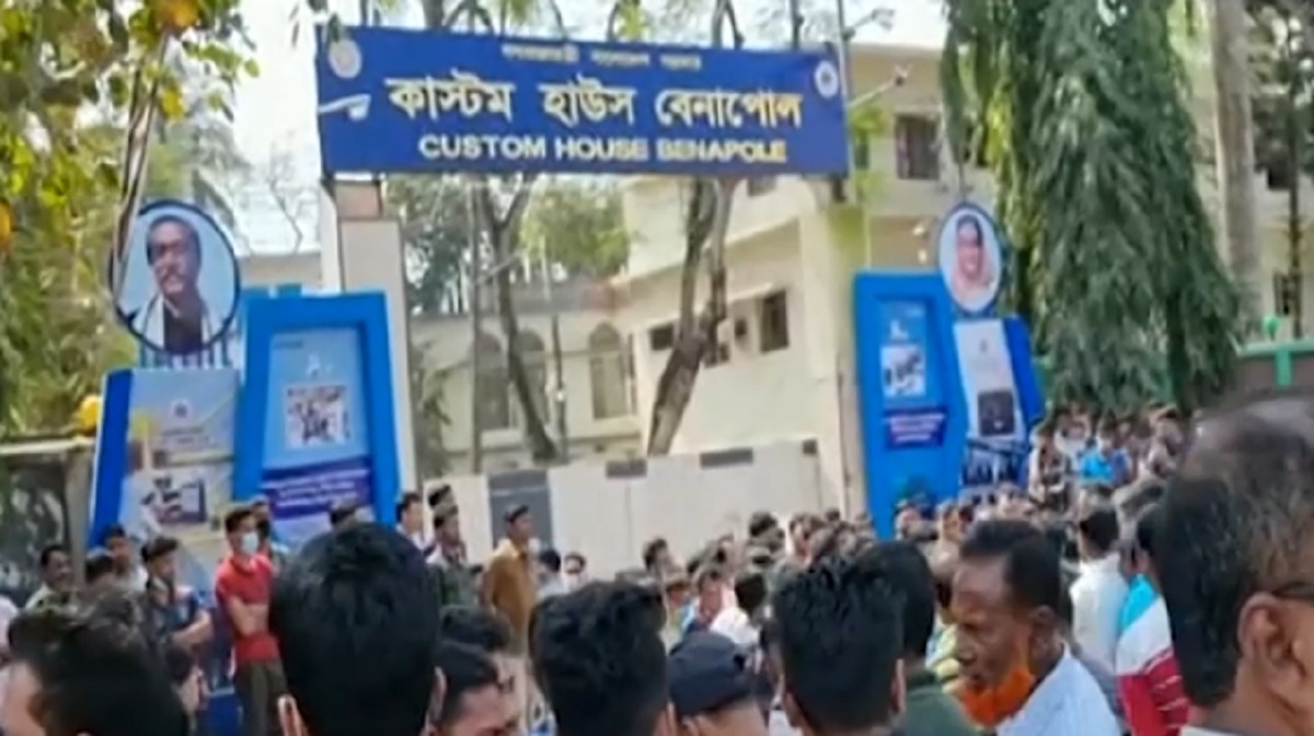 বেনাপোল স্থলবন্দরে সিঅ্যান্ডএফ এজেন্টদের কর্মবিরতি, বন্ধ আমদানি-রফতানি কার্যক্রম