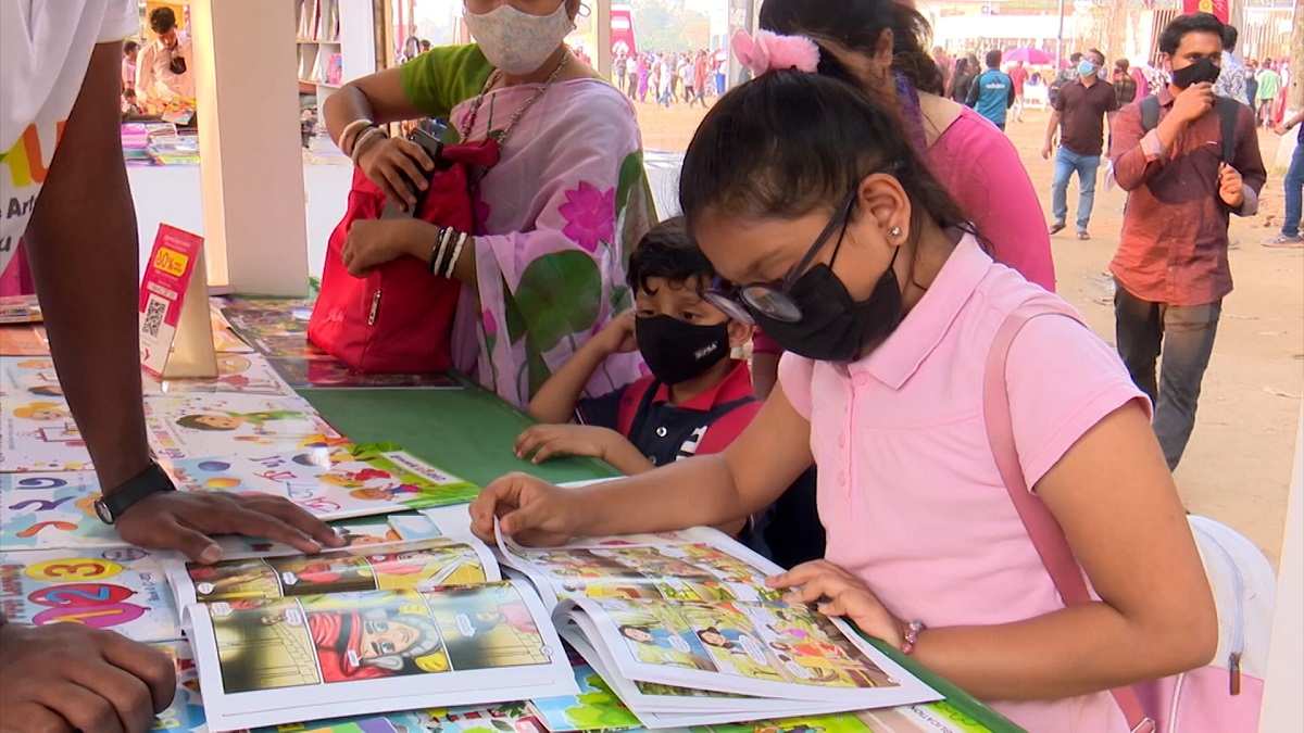 বইমেলায় বড়দের পাশাপাশি রয়েছে ছোটদের অংশগ্রহণ