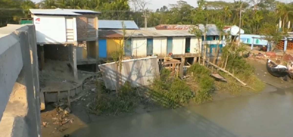 বরগুনায় খাল দখলের মহোৎসব, নির্বিকার কর্তৃপক্ষ