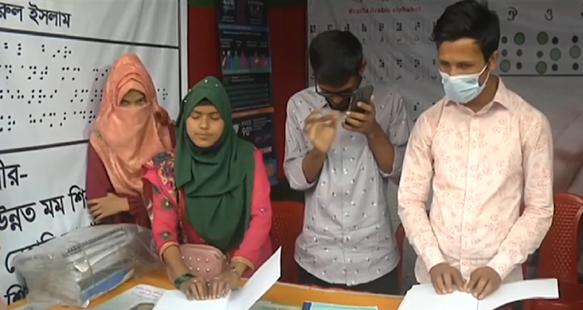 চট্টগ্রামের বইমেলায় সমাদৃত দৃষ্টিহীনদের লেখা বই, পাচ্ছে জনপ্রিয়তাও