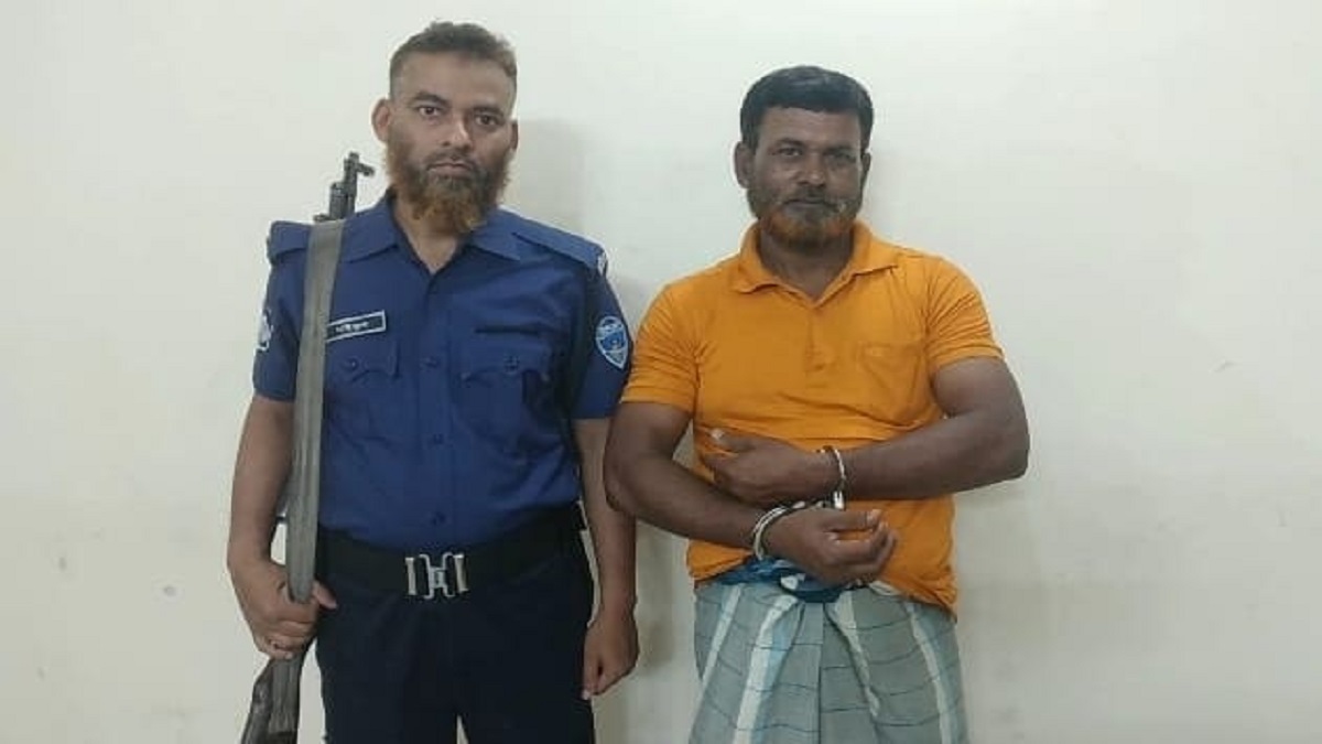 কুমিল্লায় ৩ হত্যাসহ ১৫ মামলার পলাতক আসামি গ্রেফতার