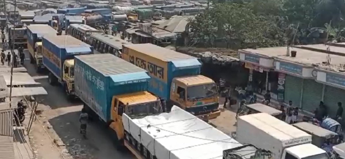 নাব্যতা সংকটে সপ্তাহজুড়ে দৌলতদিয়া-পাটুরিয়া নৌরুটে ব্যাপক যানজট