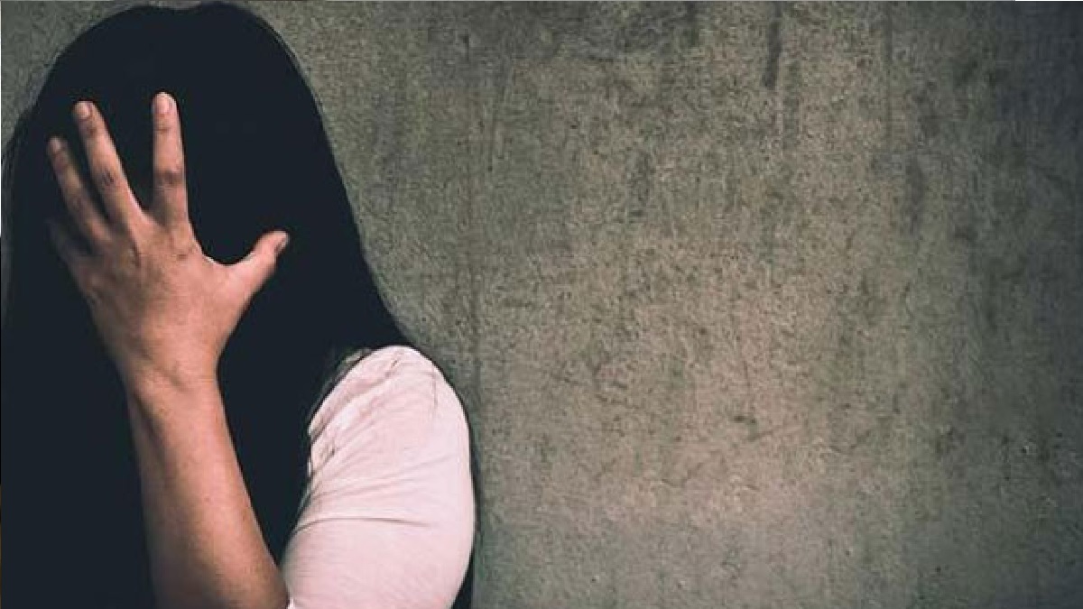 হিলিতে বউমাকে ধর্ষণ চেষ্টার অভিযোগ শ্বশুরের বিরুদ্ধে