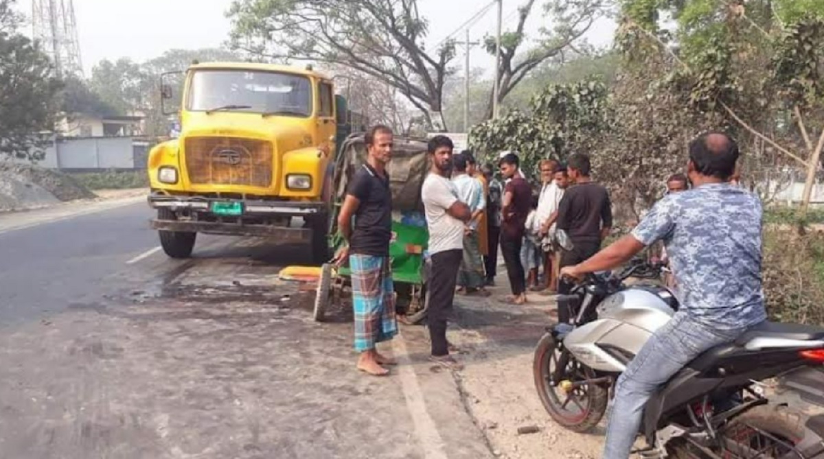 হবিগঞ্জে ছিনতাই করা ট্রাক চাপায় নিহত ৩