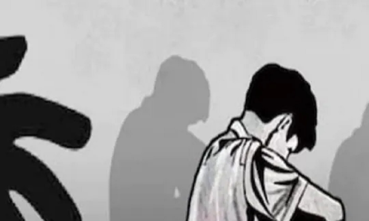 ৮ বছরের বালককে যৌন নির্যাতন, নারী গ্রেফতার