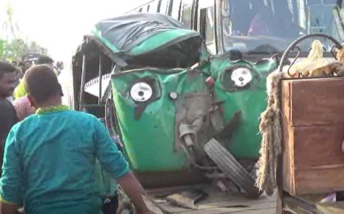 রাজবাড়ীতে ট্রাক-মাহিন্দ্রোর সংঘর্ষ, সেনা সদস্যসহ নিহত ৩