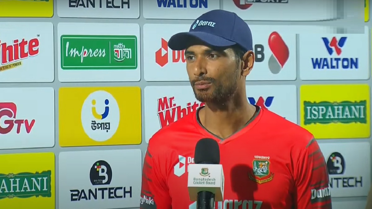 বাজে ফিল্ডিংয়ের কারণে বোলারদের সাহায্য করতে পারছি না: মাহমুদউল্লাহ