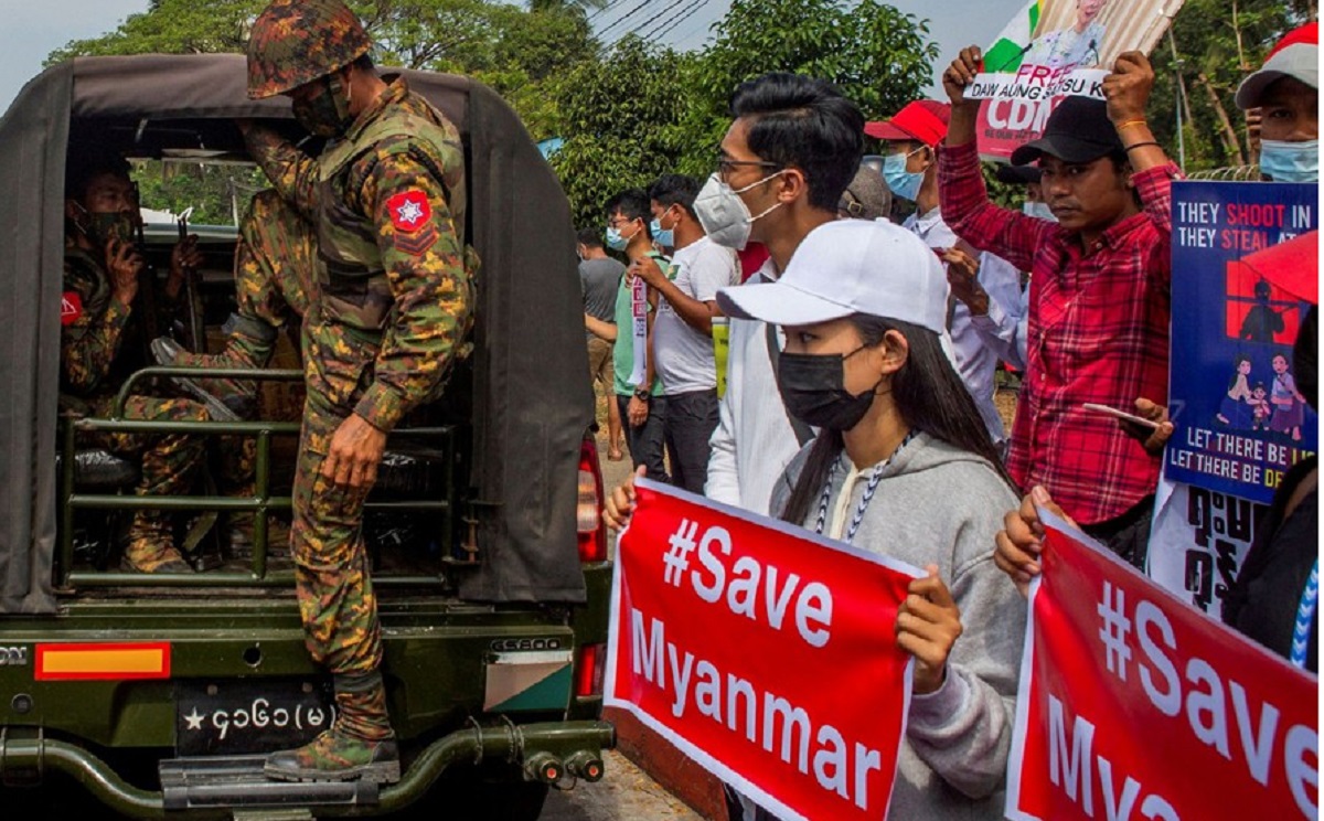 এক বছরে মিয়ানমার সেনাবাহিনী থেকে পদত্যাগ আড়াই হাজার সেনার: আল জাজিরার রিপোর্ট