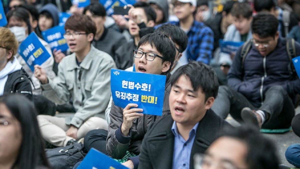 দক্ষিণ কোরিয়ার প্রেসিডেন্ট নির্বাচনের কেন্দ্রবিন্দুতে কেন নারীবিদ্বেষ?