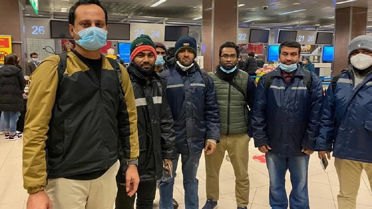 দেশে ফিরেছেন ইউক্রেনে আটকে পড়া ২৮ নাবিক