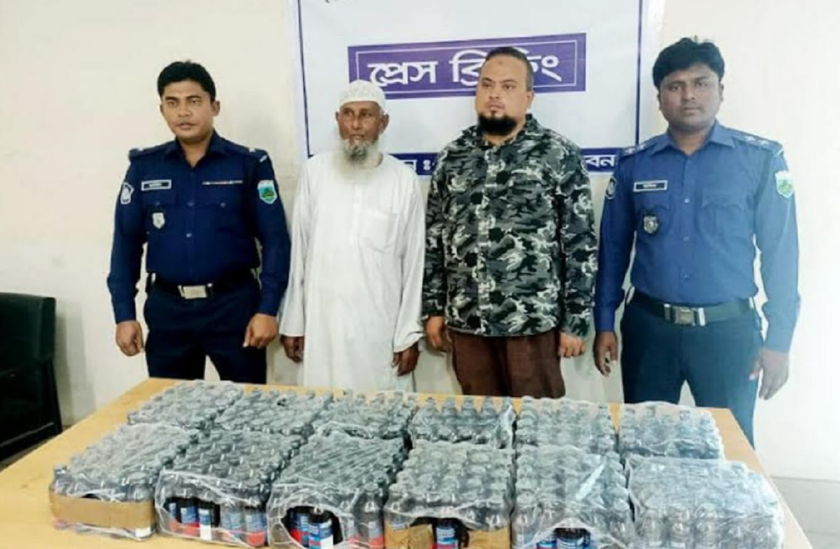 ঈশ্বরদীতে ২৯৩ বোতল ফেনসিডিলসহ আটক ২