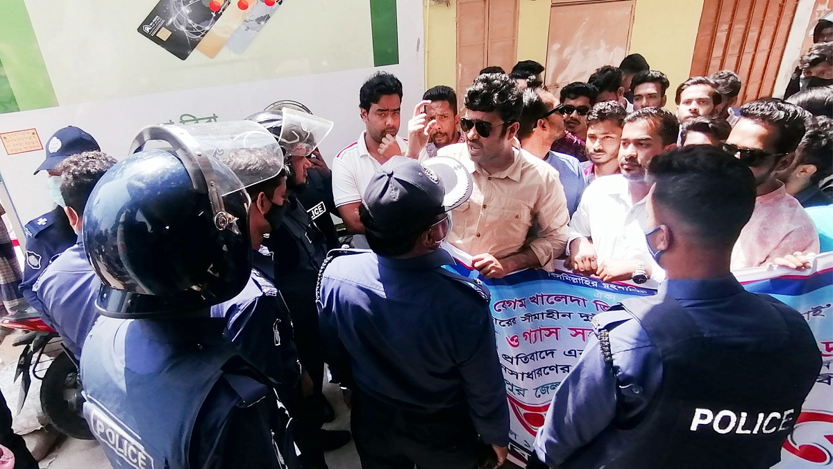 পিরোজপুরে ছাত্রদলের বিক্ষোভ মিছিল পুলিশি বাধায় পণ্ড