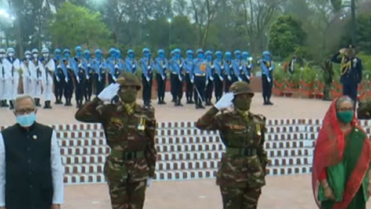 স্বাধীনতা দিবসে শহিদের প্রতি রাষ্ট্রপতি ও প্রধানমন্ত্রীর শ্রদ্ধা