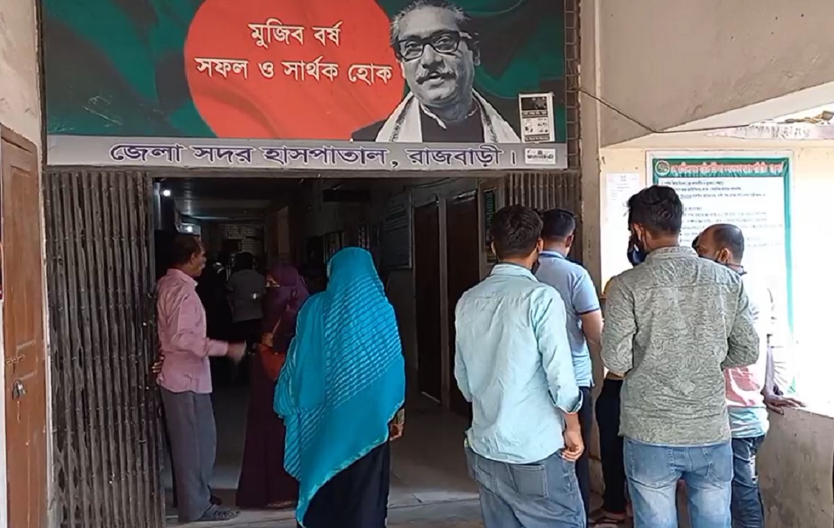 রাজবাড়ীর কালুখালীতে বাস চাপায় পথচারী নিহত