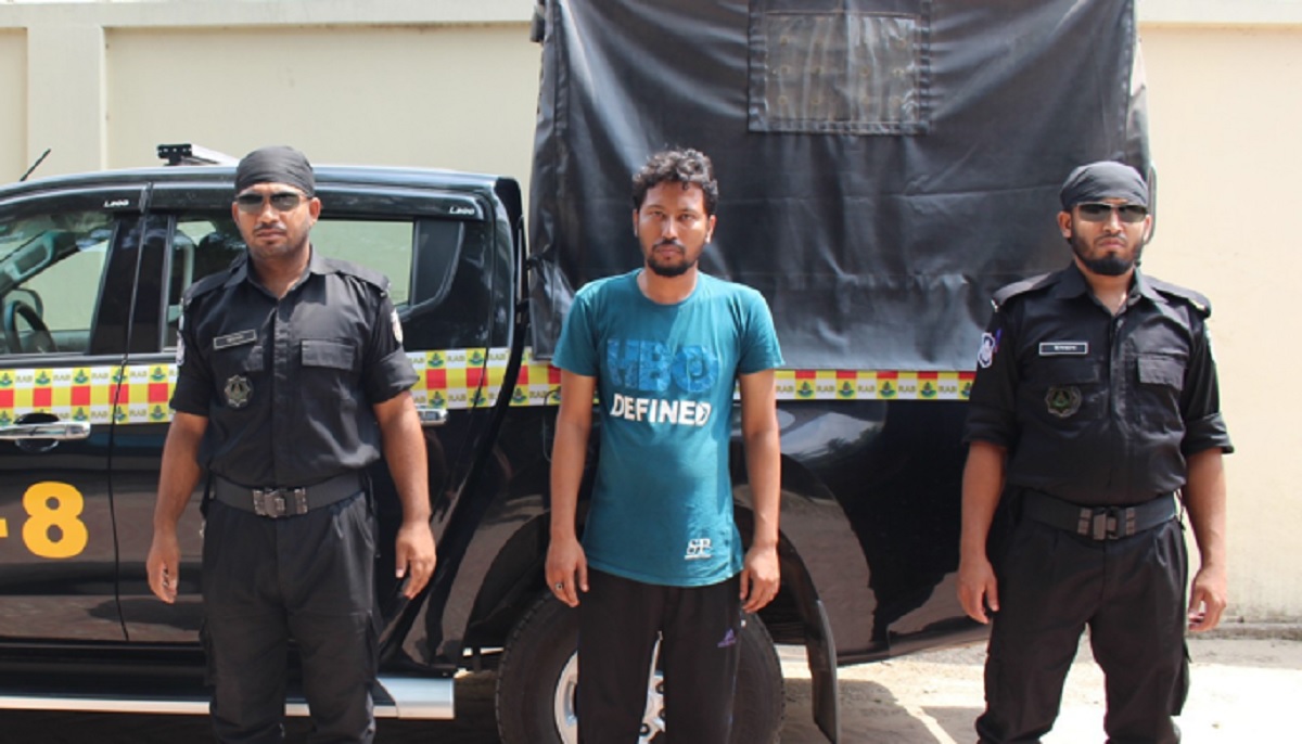 রাজবাড়ীতে আট শতাধিক ফেনসিডিল জব্দ, গ্রেফতার ১