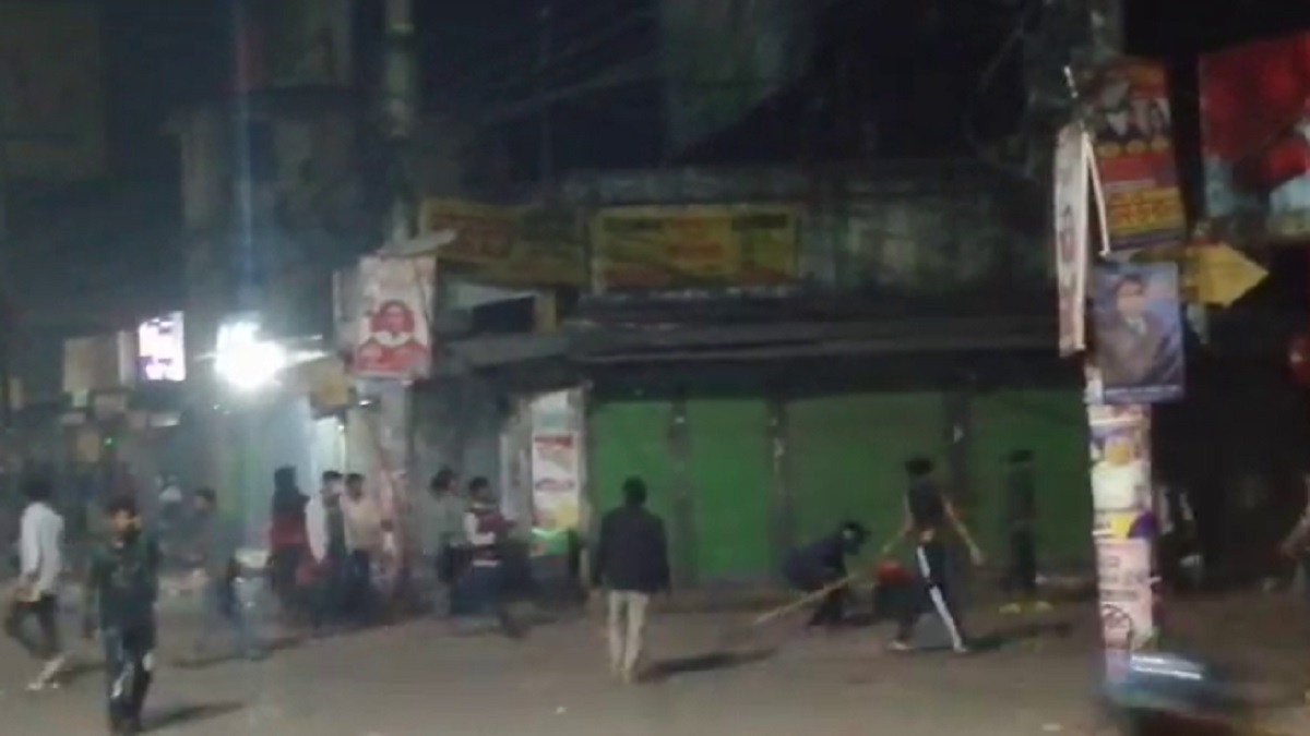 মোবাইল ছিনতাই নিয়ে দুই মহল্লার সংঘর্ষ, আহত কমপক্ষে ১০