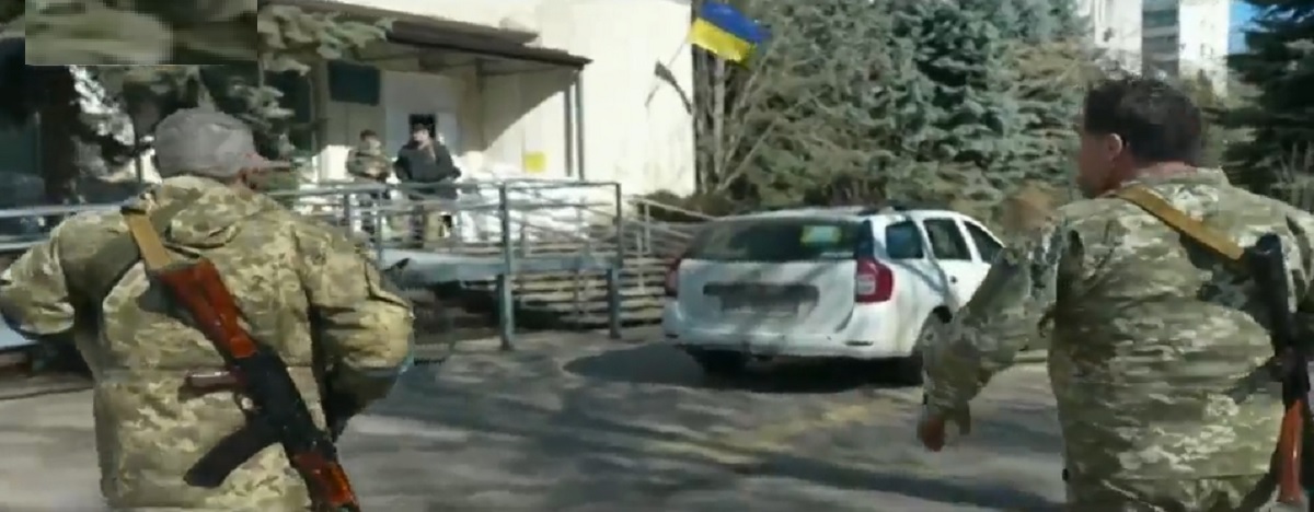 ইউক্রেনে যুদ্ধে নামছে নানা শ্রেণি-পেশার মানুষ, ফিরছেন সাবেক সৈন্যরাও