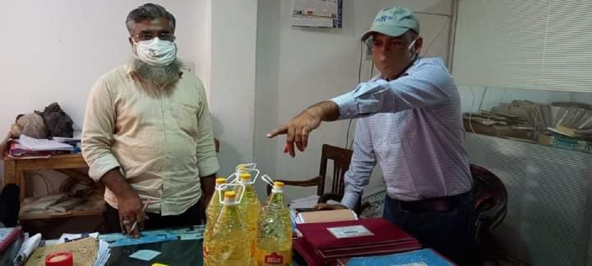 টিসিবির কার্ড ছাড়া ৫ পরিবারের পণ্য নিলেন একাই