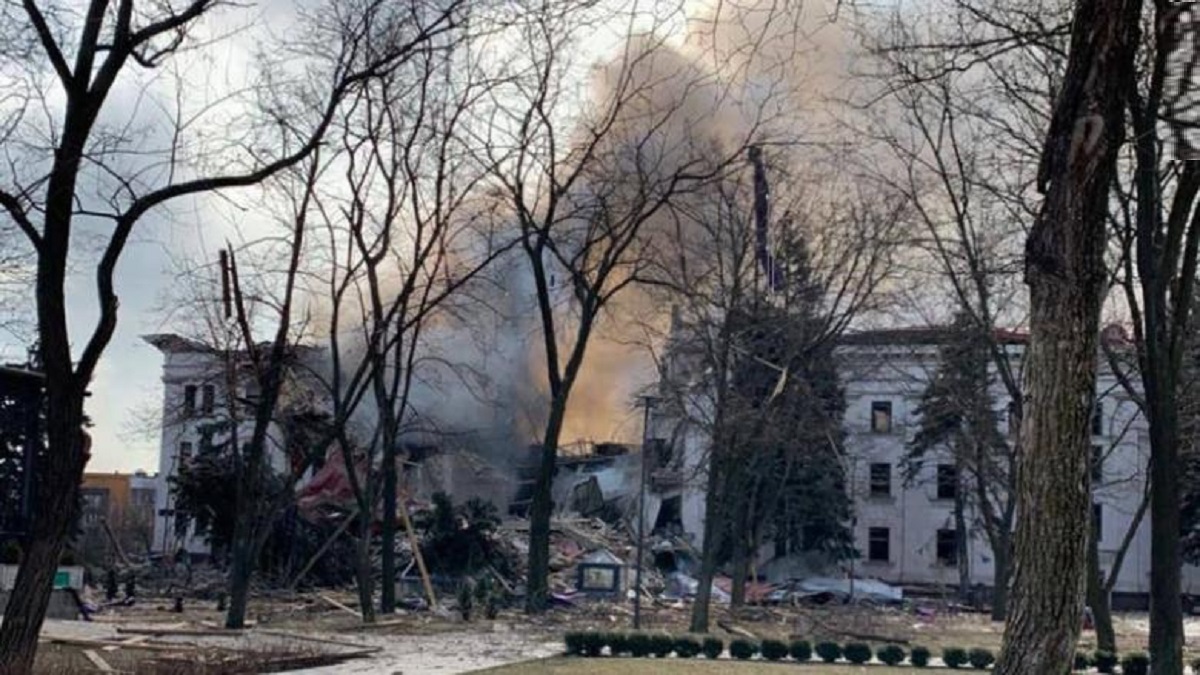 ইউক্রেনে থিয়েটারে হামলা, ৩শ’ নিহতের আশঙ্কা