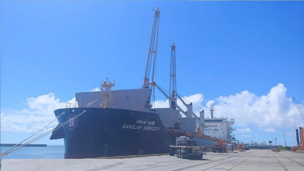 আশঙ্কাই সত্য হলো, ইউক্রেনে হামলার শিকার জাহাজটি সরিয়ে নেয়ার চেষ্টা চলছে