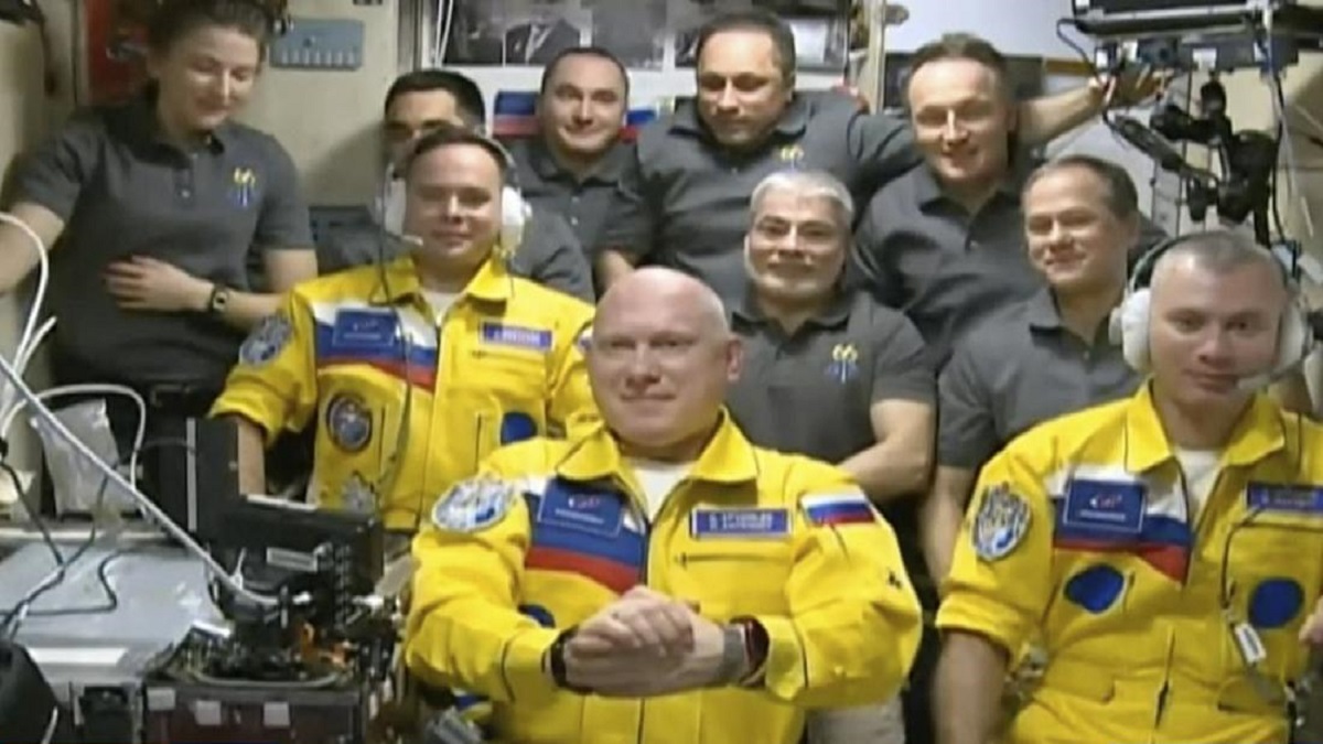 মহাকাশে রুশ-মার্কিন নভোচারীদের মধ্যে সহযোগিতামূলক সম্পর্ক