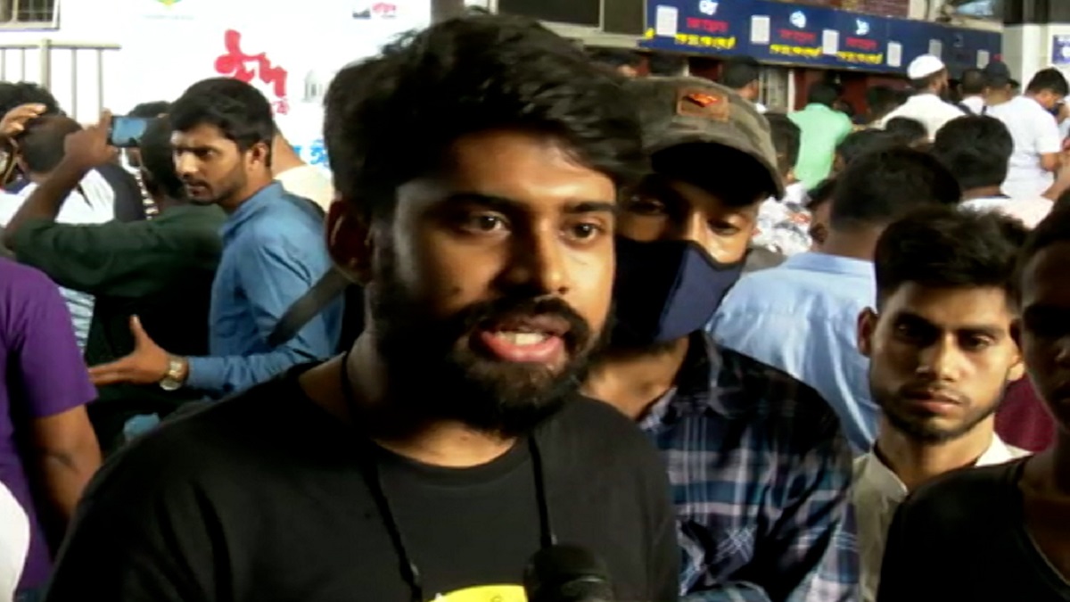 টানা দুই রাত একদিন স্টেশনে অপেক্ষার পর টিকিট পেয়েছেন তিনি!