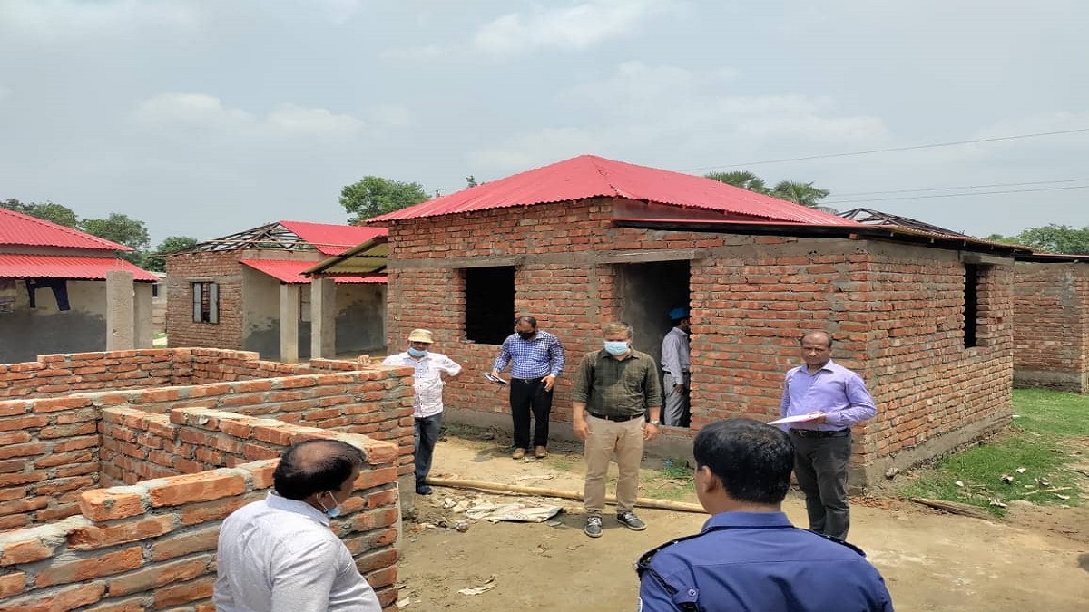 আশ্রয়ণ প্রকল্পের কাজে ব্যাপক অনিয়ম, ৮৮ ঘরের নির্মাণকাজ বন্ধ করলেন জেলা প্রশাসক