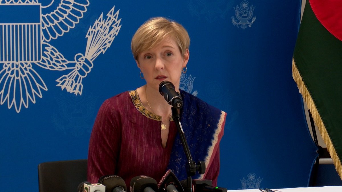 বাংলাদেশে করোনার নতুন ঢেউ আসার আশঙ্কা কম: সিডিসি