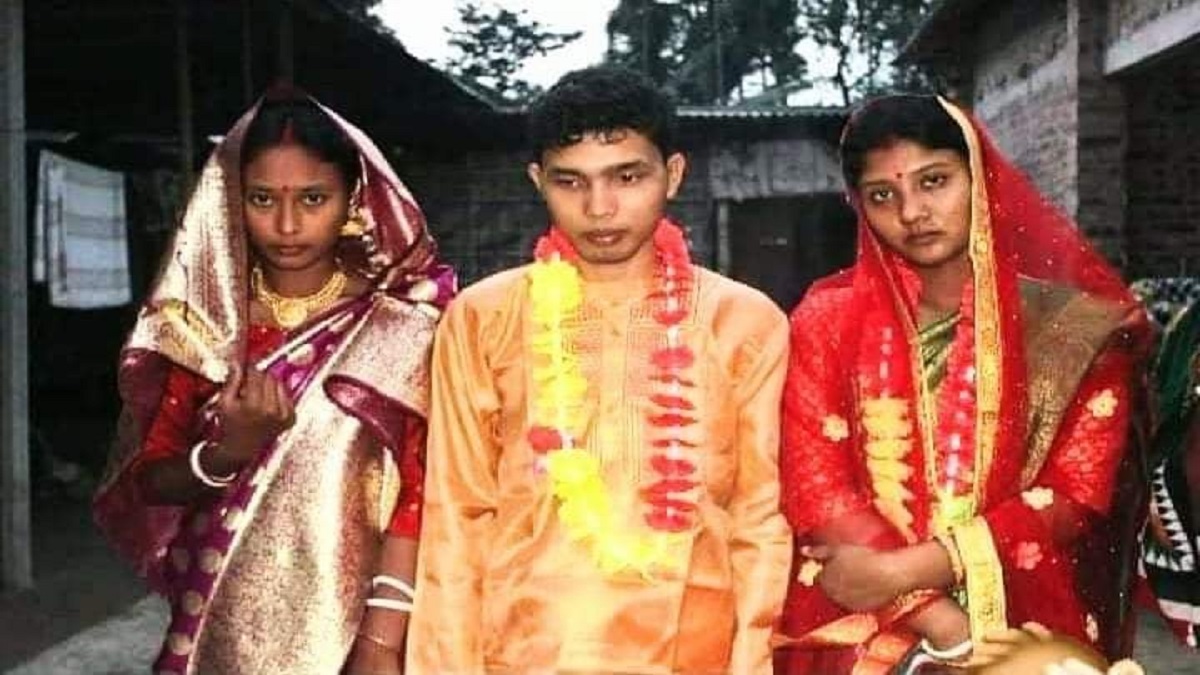 এক সাথে দুই প্রেমিকাকে ঘরে তুললেন প্রেমিক