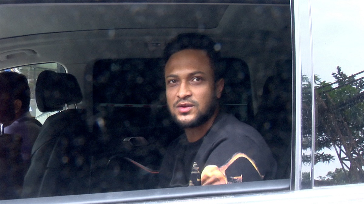 দেশে ফিরেছেন সাকিব, খেলবেন শ্রীলঙ্কা সিরিজ