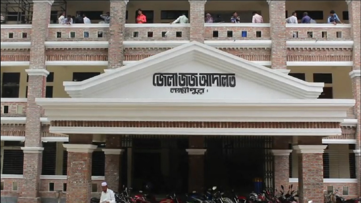 লক্ষ্মীপুরে চলমান এজলাসে আইনজীবীকে মারধর