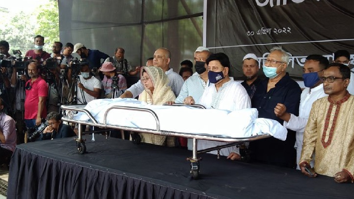 শহীদ মিনারে সর্বস্তরের মানুষের শ্রদ্ধায় সিক্ত আবুল মাল আব্দুল মুহিত