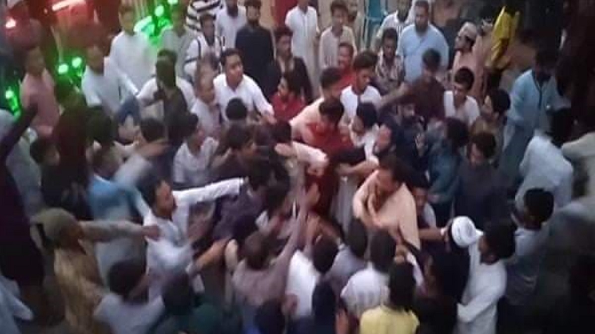 নারায়ণগঞ্জে ইফতার বিতরণ নিয়ে যুবদলের দুই পক্ষের মারামারি