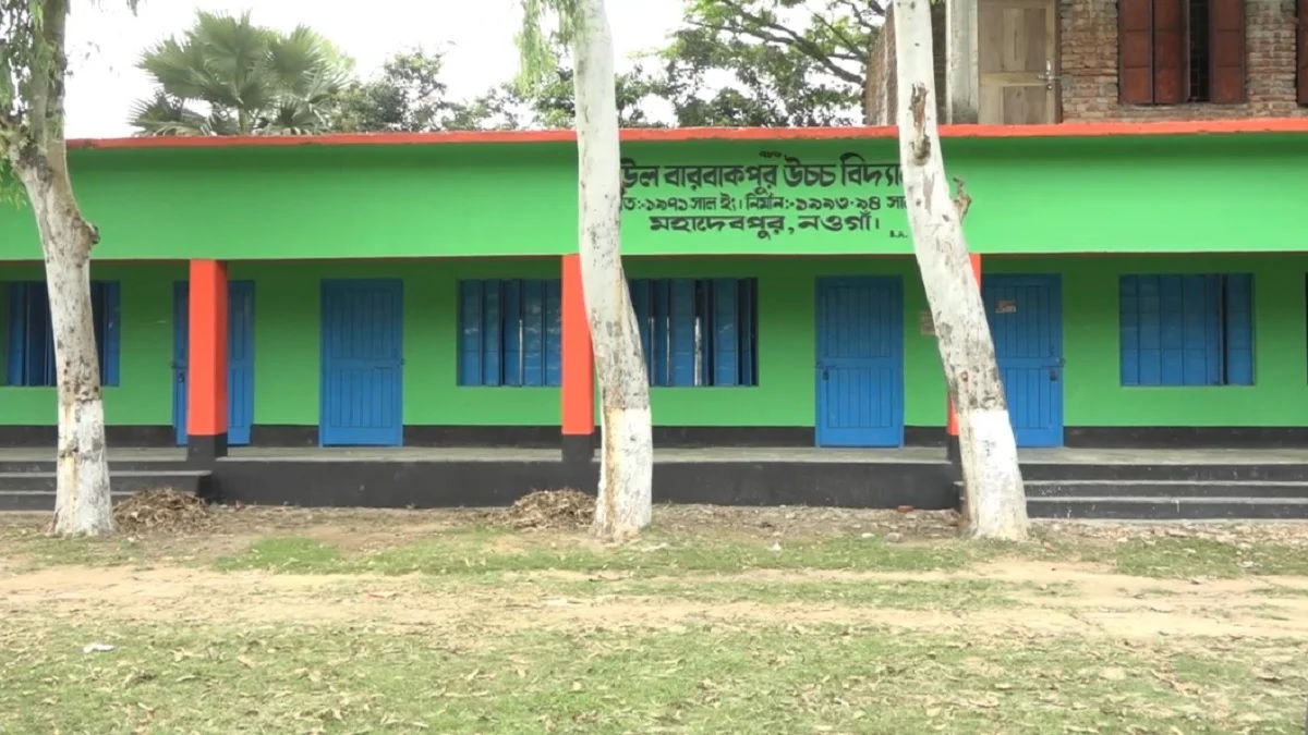 নওগাঁর হিজাব বিতর্ক গুজব, শিক্ষকের করা মামলায় গ্রেফতার ২