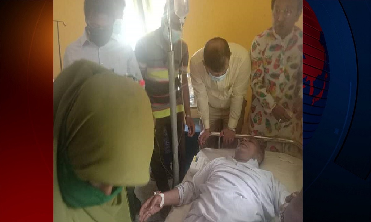 নিয়ম বহির্ভূত কাজের নথিতে স্বাক্ষর না করায় কাউন্সিলর কর্তৃক লাঞ্ছিত মেয়র