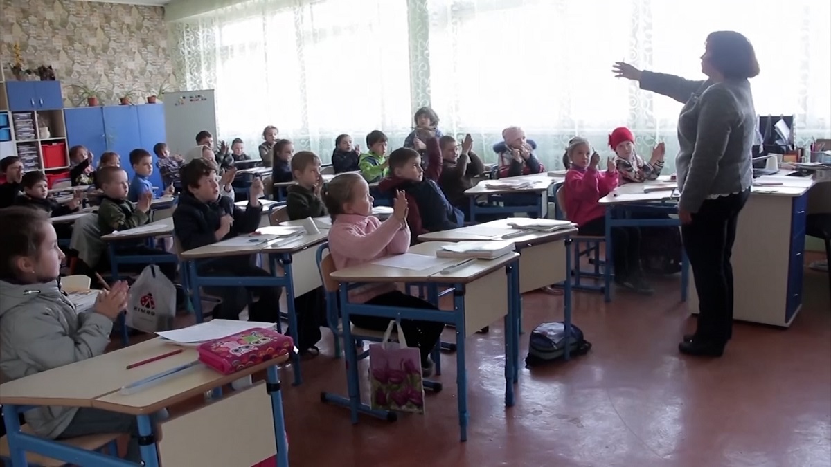 যুদ্ধের মধ্যেই মারিওপোলে রুশ ভাষার স্কুল চালু করলো মস্কো